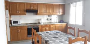 Kuchyň nebo kuchyňský kout v ubytování Apartamento Alba