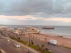 Gallery image of Worthing sea-front 3 bed apartment in Worthing