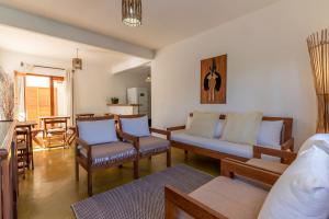 a living room with a couch and chairs at Casa Luar Trancoso in Trancoso