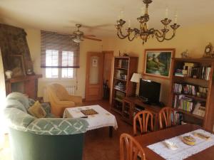 a living room with a couch and a table at LOS PRUNOS in Maello