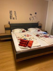 Кровать или кровати в номере Živahna hiša