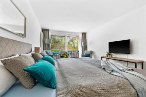 a bedroom with a large bed with blue pillows at Meerglück in Glücksburg