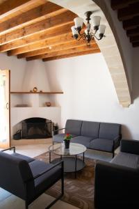 Gallery image of Cleo's Inn in Lofou