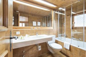 Koupelna v ubytování Hotel Steinbock