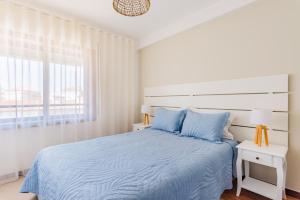 Tempat tidur dalam kamar di Mira-Ria - Apartamento em bairro calmo e central