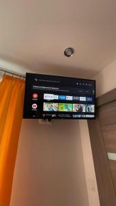 a flat screen tv hanging on a wall at Willa Barwy Wspomnień in Muszyna