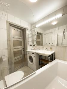 Ванная комната в Стильні апартаменти в самому Центрі біля Корпусного саду - Мережа HELEN