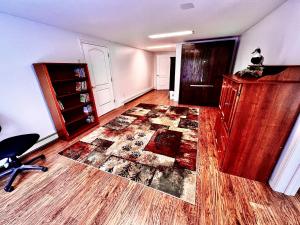 Kuhinja oz. manjša kuhinja v nastanitvi Newly Remodeled spacious units, minutes from mountains, inlet, downtown and airport