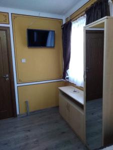 TV a/nebo společenská místnost v ubytování Тороманова къща + 21 fotografií