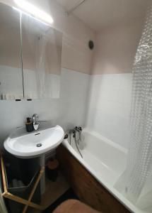 Zdjęcie z galerii obiektu Mountain RoomChaleureux - Accueillant & Convivial w mieście Demi-Quartier