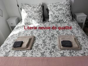 Posteľ alebo postele v izbe v ubytovaní Orleans hypercentre articles fitness et Bebe