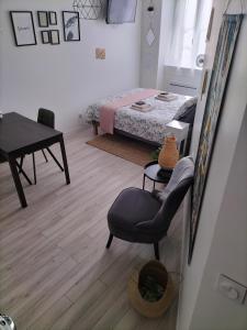 Posteľ alebo postele v izbe v ubytovaní Orleans hypercentre articles fitness et Bebe