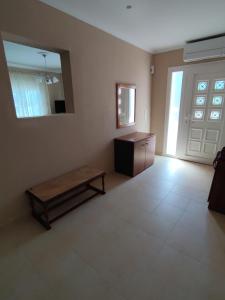 TV a/nebo společenská místnost v ubytování kaite house