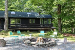 Zahrada ubytování Modern Hideaway with Deck and State Forest Access