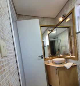a bathroom with a sink and a mirror at Casa Flórida in Aquiraz