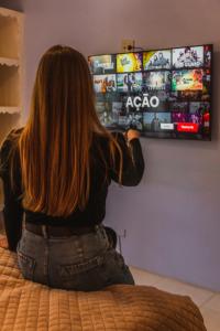 Uma TV ou centro de entretenimento em Green Village Hotel