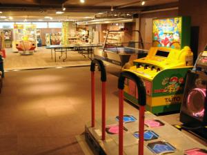 a room with a toy machine in a store at Takasago Onsen in Asahikawa