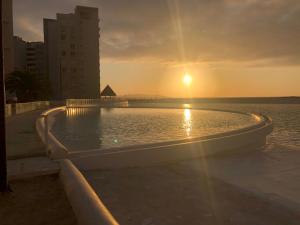 Päikesetõus või päikeseloojang apartemendi juurest või lähedalt vaadatuna