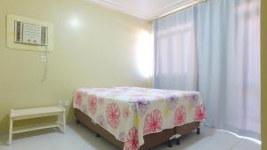 Casarão Com 3 suítes, 2 quartos, Piscina, Praia Perto客房内的一张或多张床位