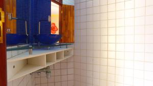 Casarão Com 3 suítes, 2 quartos, Piscina, Praia Perto的一间浴室