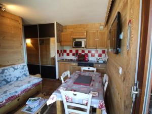 a small kitchen with a table and chairs in a caravan at Appartement Les Carroz d'Arâches, 2 pièces, 4 personnes - FR-1-572-87 in Arâches-la-Frasse