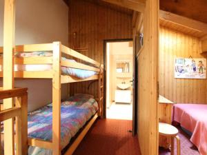 a bedroom with two bunk beds in a cabin at Appartement Les Carroz d'Arâches, 4 pièces, 8 personnes - FR-1-572-127 in Arâches-la-Frasse