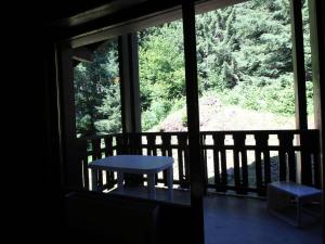 Balkon lub taras w obiekcie Appartement cosy 5 pers., pied des pistes, balcon est, proche commerces, parking & services - FR-1-572-94