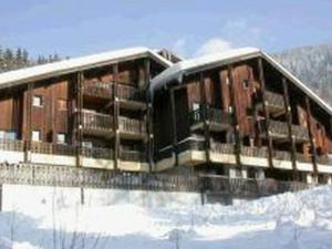 Obiekt Appartement cosy 5 pers., pied des pistes, balcon est, proche commerces, parking & services - FR-1-572-94 zimą