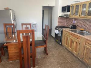 Η κουζίνα ή μικρή κουζίνα στο 4 Bedroom 4 Bath & Laundry Room Apartment +5 φωτογραφίες