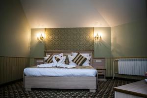 Rúm í herbergi á Multi Rest House