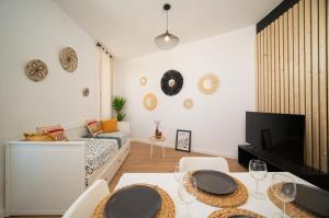 A cozinha ou kitchenette de New fully equipped air-conditioned apartment