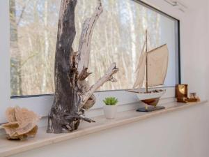 a window sill with a wooden sail boat on it at Haus Arkona Penthouse - Strandräuber in Ostseebad Sellin