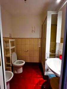A bathroom at Abbrescia 50
