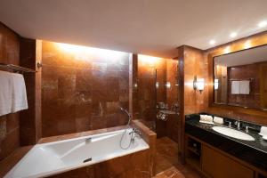 Ванная комната в The Residence Tunis