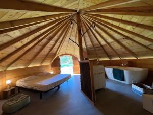 Ein Bett oder Betten in einem Zimmer der Unterkunft Domaine d'Escapa