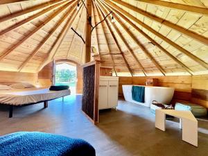 Ein Bett oder Betten in einem Zimmer der Unterkunft Domaine d'Escapa