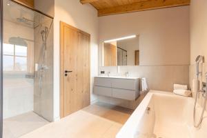 Kúpeľňa v ubytovaní Chalet 149 Westendorf by ALPS RESORTS