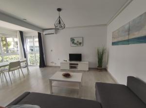 A television and/or entertainment centre at Albir cosy apartment