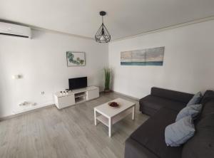 A seating area at Albir cosy apartment