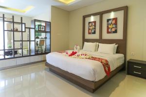 a bedroom with a large bed in a room at Royal Majesty Villas Jimbaran in Jimbaran +72 photos