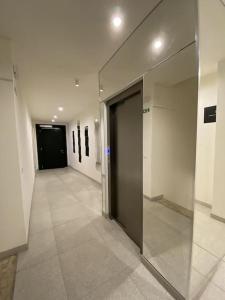 a hallway with a door in a building at Residenza SubitoSanto - Appartamento 5A "Obizzi" in Padova