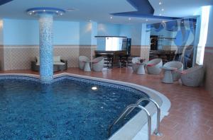Sundlaugin á Multi Rest House eða í nágrenninu