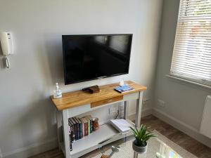a flat screen tv sitting on top of a table at 3 Argyle Place in Dornoch