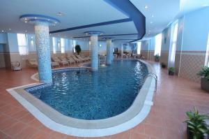 Bazén v ubytování Multi Rest House nebo v jeho okolí