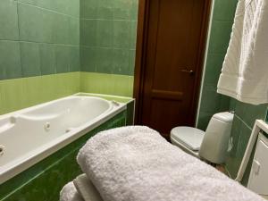 Ένα μπάνιο στο Apartment in the historic center