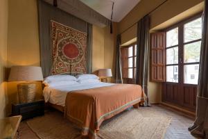 Un pat sau paturi într-o cameră la Hotel La Casa del Califa