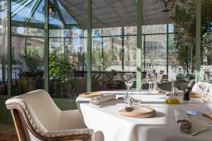 Restaurace v ubytování Château de Berne