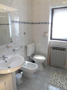 Kúpeľňa v ubytovaní Apartments Ida, 100 m from the beach + 37 fotografií