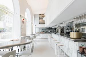 Hotel Tayko Sevilla餐厅或其他用餐的地方