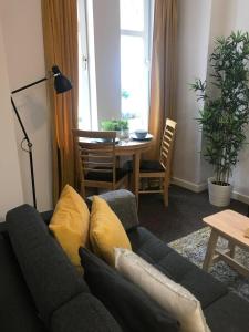 Χώρος καθιστικού στο 1Bed Golfhill Cottage